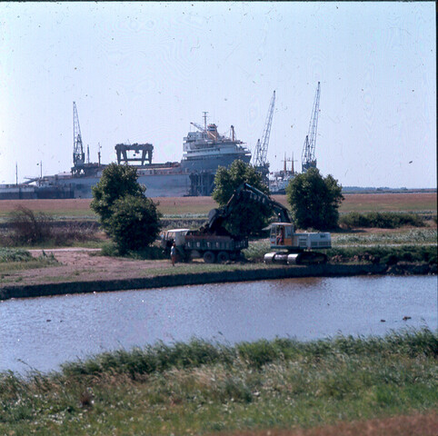 S.9100(7168); Dia bouw van de Hemspoortunnel onder het Noordzeekanaal: Dok ADM [...]; diapositief