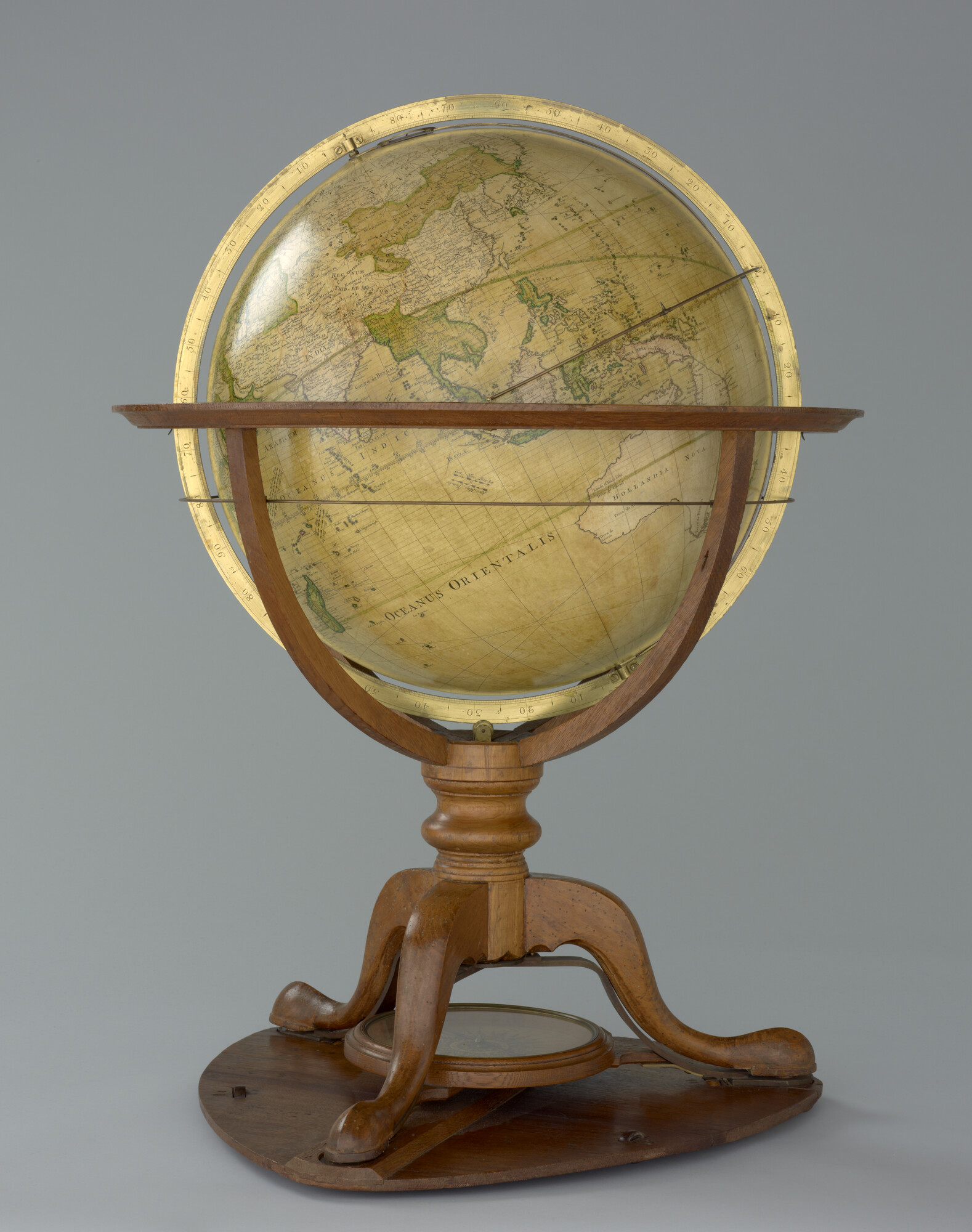 A.3372(01); Aardglobe van 46 cm. in doorsnede door George Adams, 1766; globe
