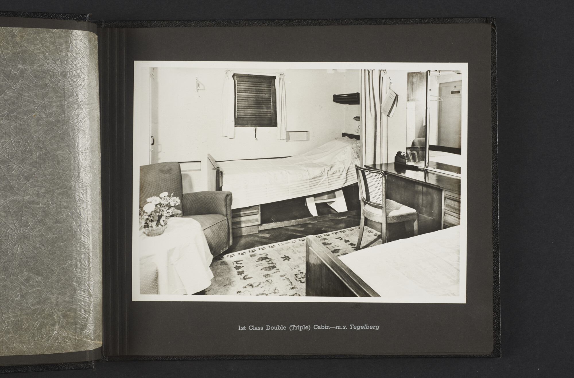 2015.1295; Fotoalbum van de Royal Interocean Lines met (hoofdzakelijk) interieurfoto’s van de Tegelberg, Tjitjalengka en Straat Makassar; fotoalbum