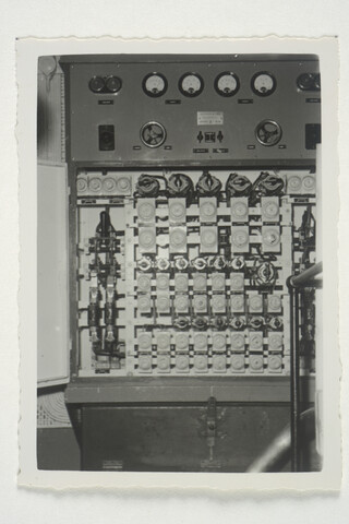 S.5219(12)0711; Foto's van het interieur van het passagiersschip (vluchtschip) Willem I (ex- LCT 443) met als vast ligplaats Numansdorp; fotoreportage