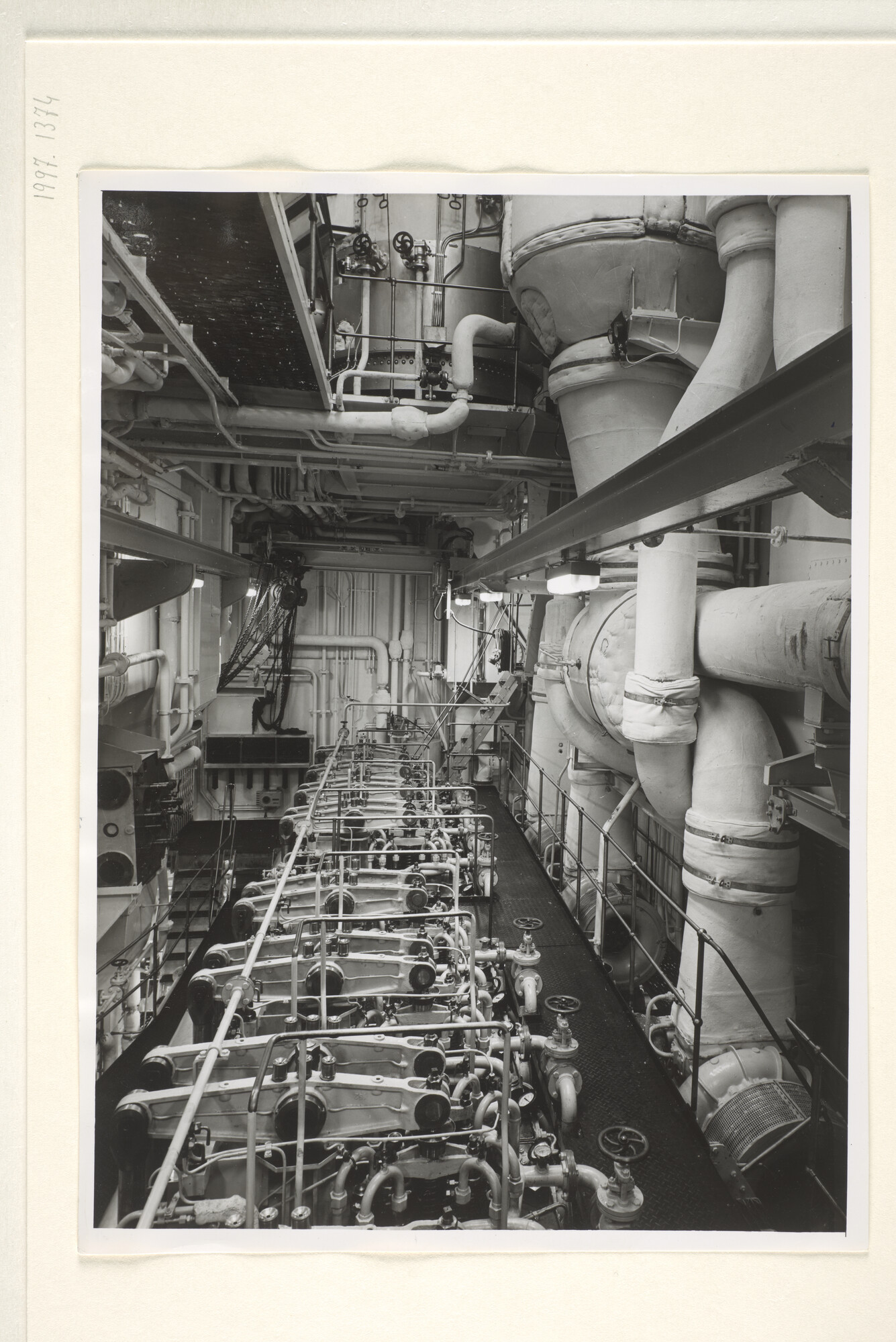 1997.1374; Foto's van de machinekamer van het vrachtschip ms. Straat Torres van de KJCPL; fotoreportage