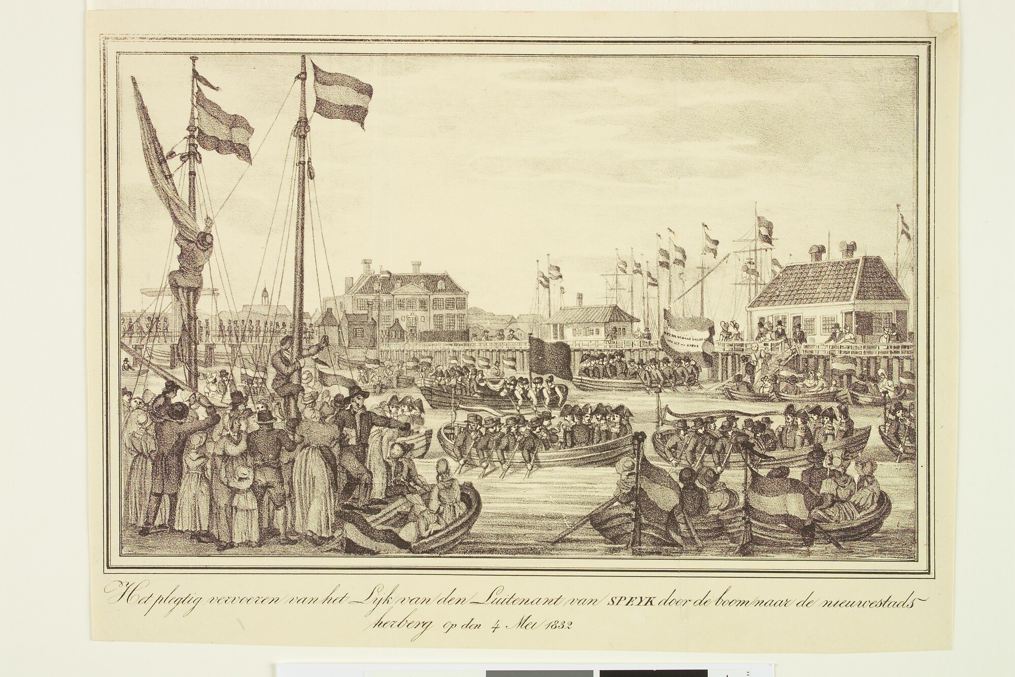 A.0482(03)36; Plechtige lijkvaart van Van Speyk met rechts de nieuwe Stadsherberg en in het midden de lijkstoet; prent