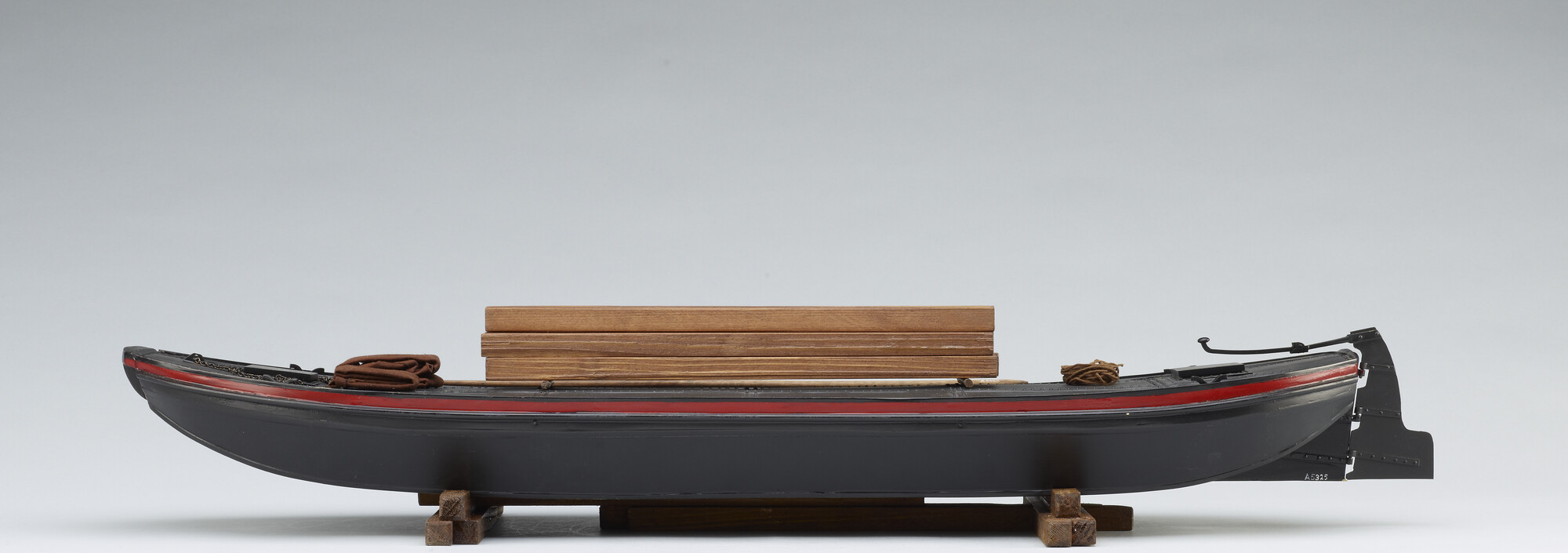 A.5325; Model van een ijzeren dekschuit; scheepsmodel