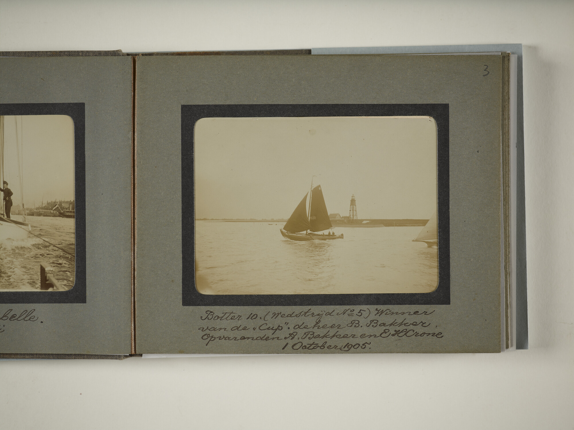 S.5707(02); Album met foto's van de yawl 'Jozef Israëls' van E.H. Crone; fotoalbum
