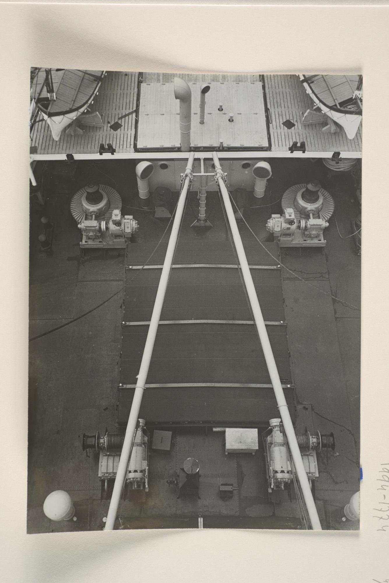 1994.1774; Interieurfotos en detailfotos mast en voordek van ms. Straat Soenda van de KPM; fotoreportage