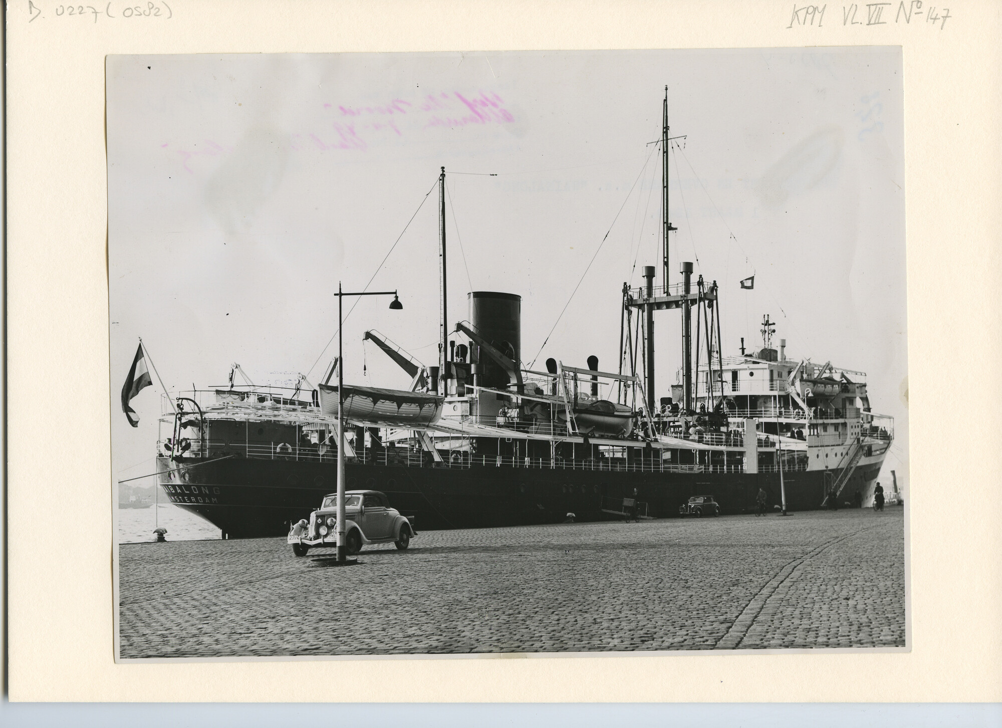 B.0227(0582); Foto van ms. Waibalong van de KPM afgemeerd aan de Parkkade in Rotterdam; foto