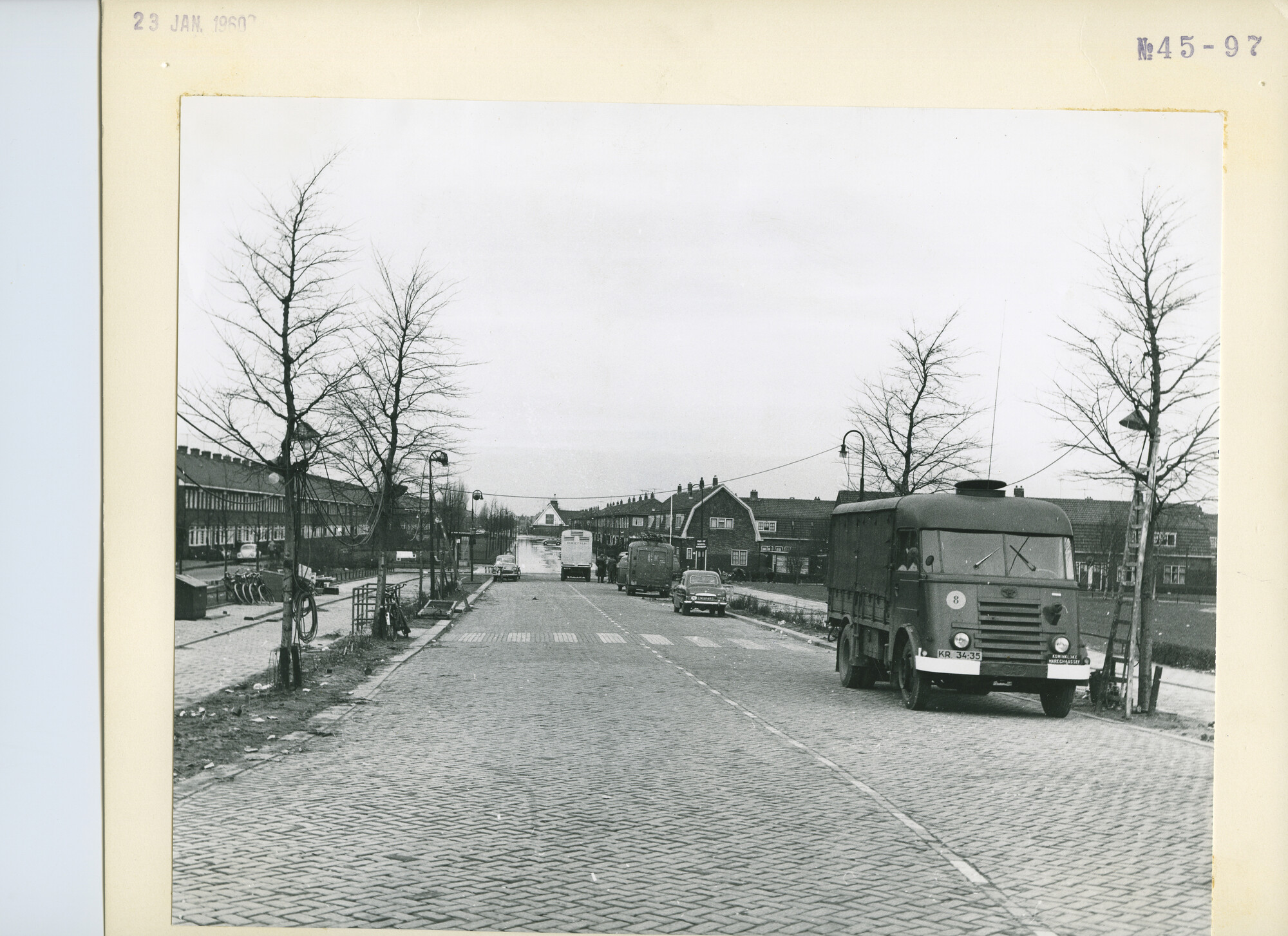 S.5444(3576)12; Foto van de hulpverlening door andere de NDSM; foto