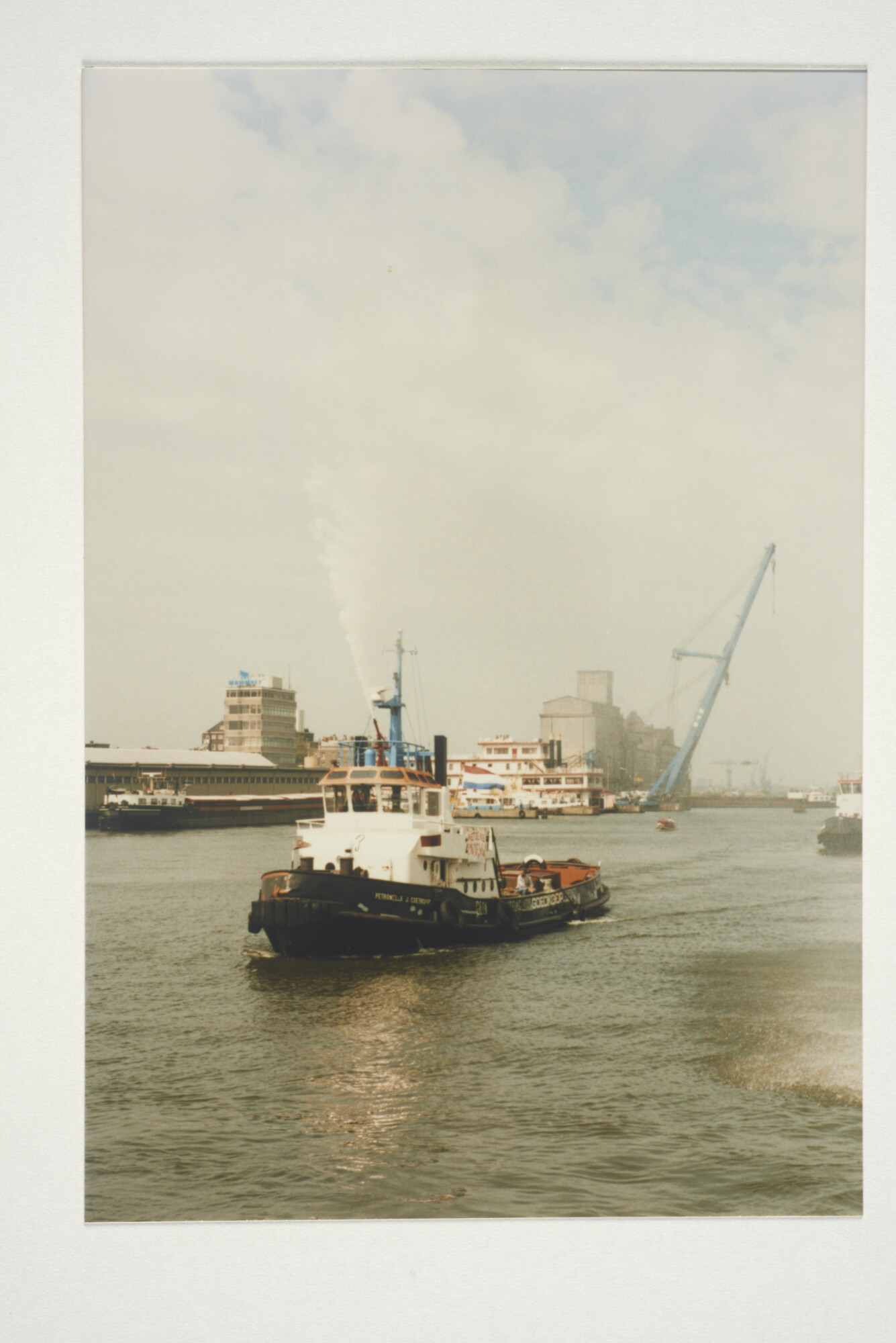 2001.1684; Foto 'Ga niet met de NIB in zee' Bezetting en demonstratie door het personeel; fotoreportage