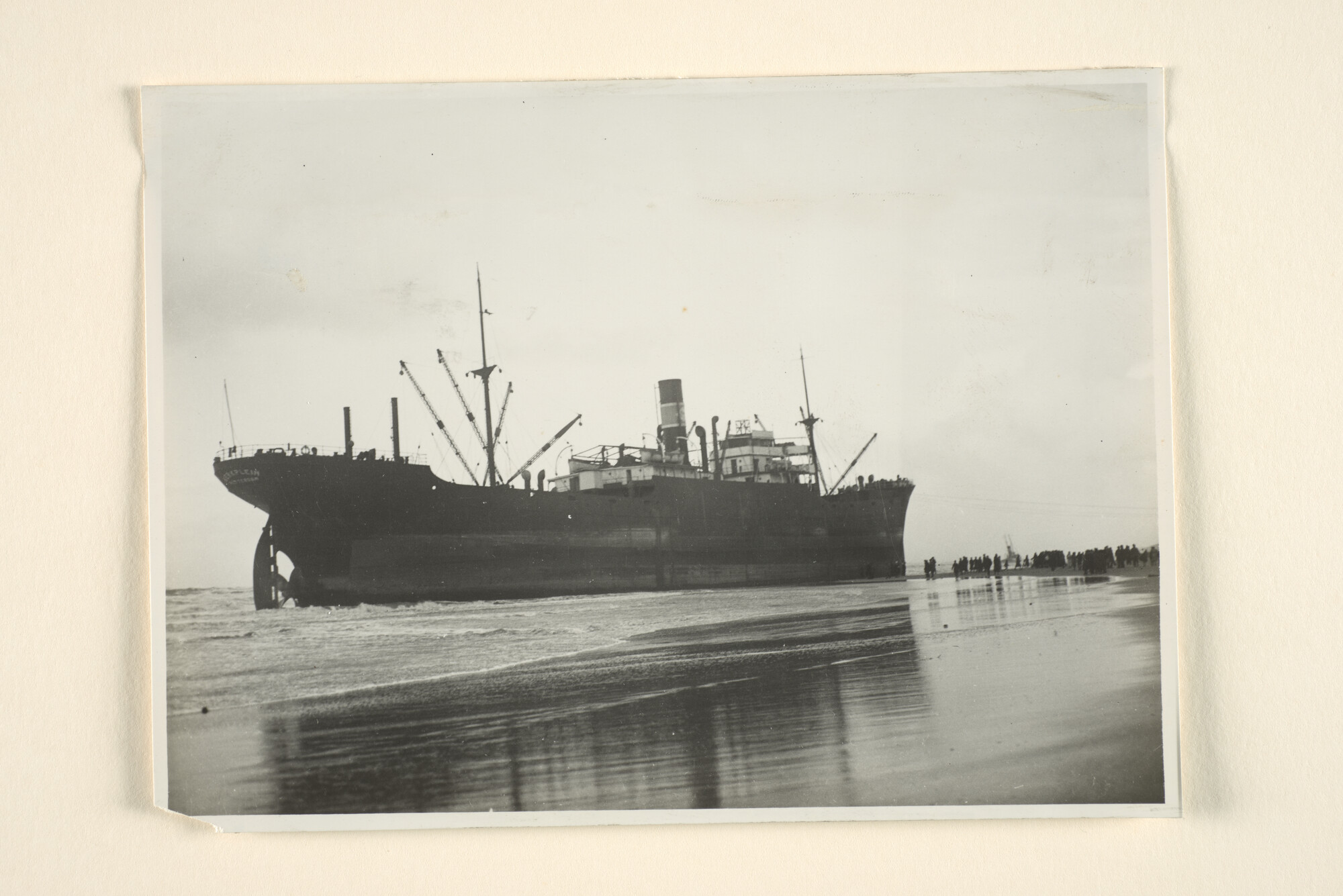 1996.1018; Foto van het vrachtschip ss. Kerkplein van Stoomvaart Maatschappij Millingen; foto