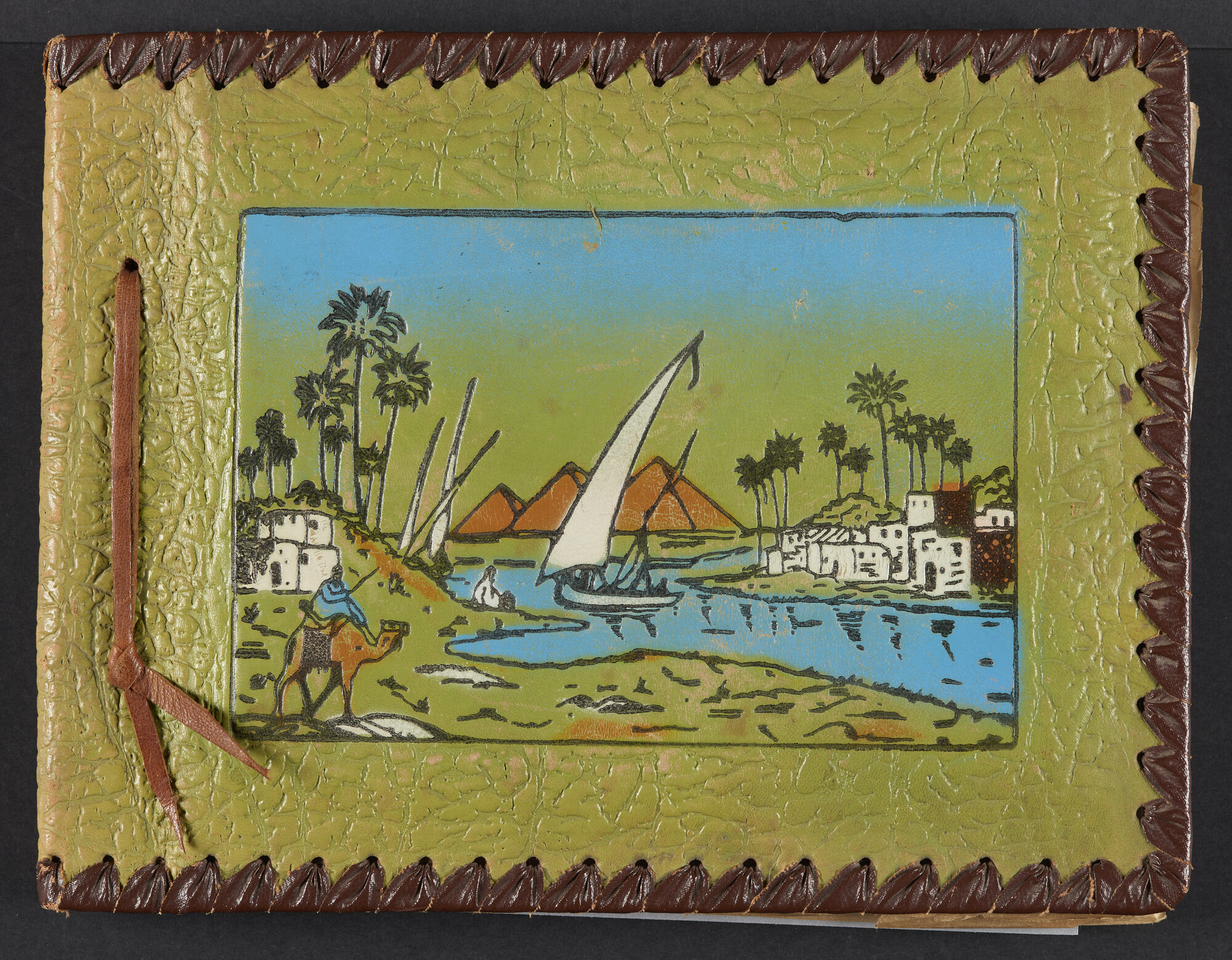 2019.0671; Fotoalbum van het echtpaar Jan van der Meer Mohr en Johanna van der Meer Mohr-van Ruler van hun reis op ms. Oranje van Tandjong Priok naar Amsterdam tussen 18 december 1953 en 7 januari 1954; fotoalbum