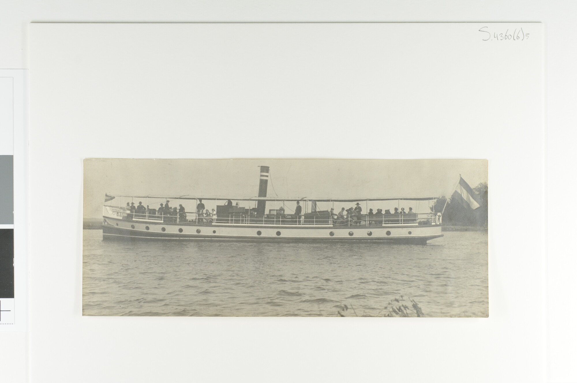 S.4360(06)05; De salonboot ss. Havenstoombootdienst No. 8 van Gebr. Zur Mühlens [...]; foto