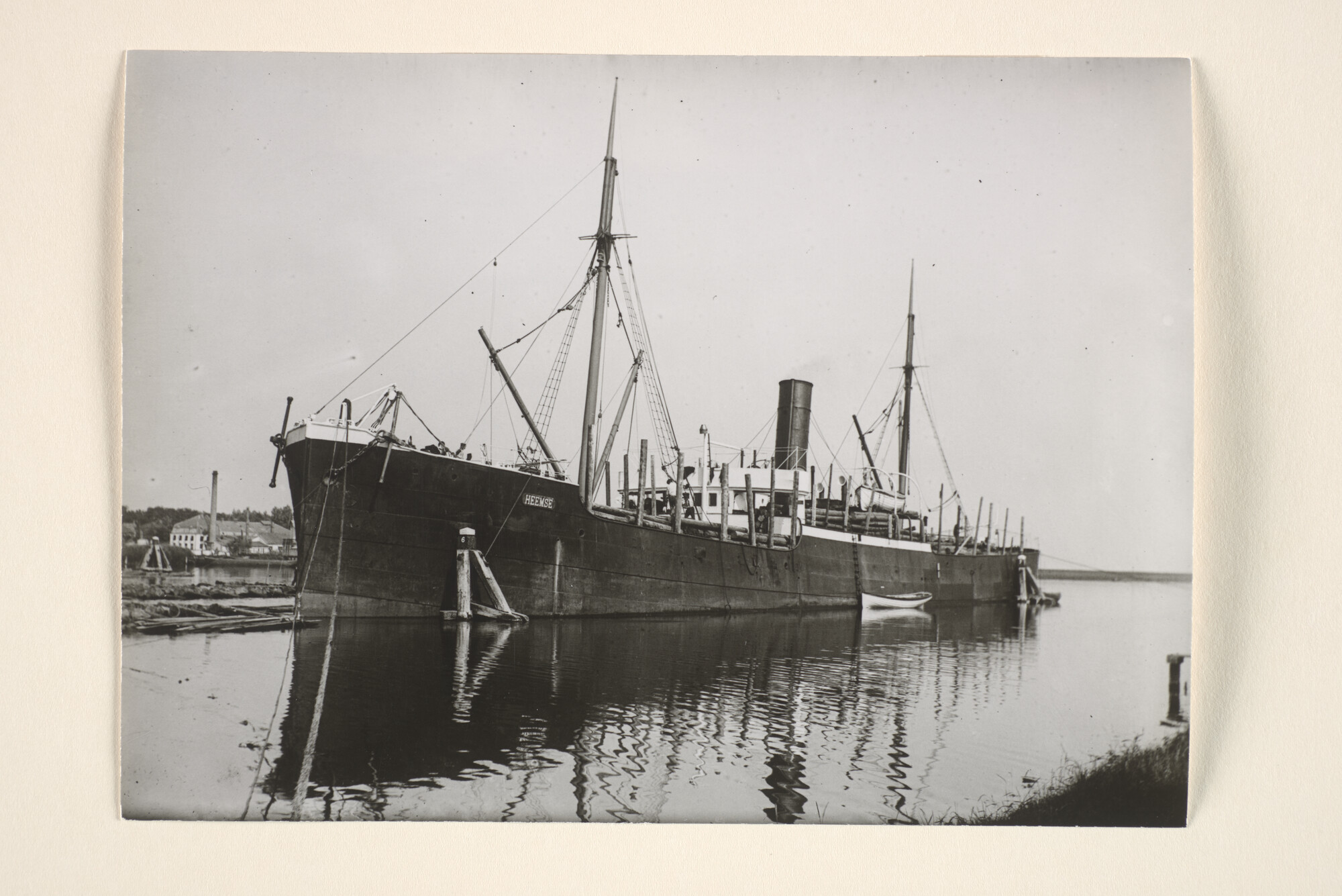 1996.3141; Het vrachtschip ss. Heemse (ex- Rothiemay) van Stoomvaart Maatschappij [...]; foto