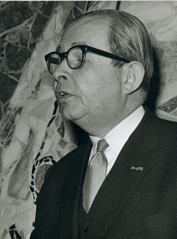 2001.1753; Foto's van de in gebruikneming van het hoofdkantoor van Reederij v/h Gebroeders Goedkoop aan de Westerdoksdijk 40 te Amsterdam in april 1962 [...]; fotoreportage