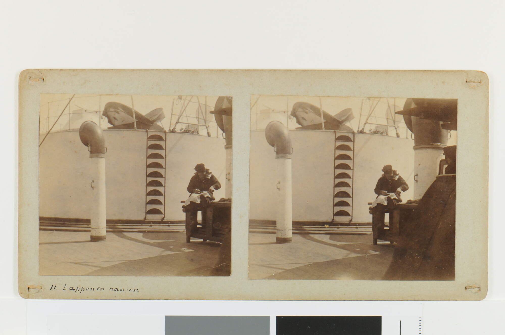 S.4834(01)05; Eén van een serie van acht stereofoto's gemaakt door A.A. Visser aan boord van de 'Koningin Wilhelmina der Nederlanden'; foto
