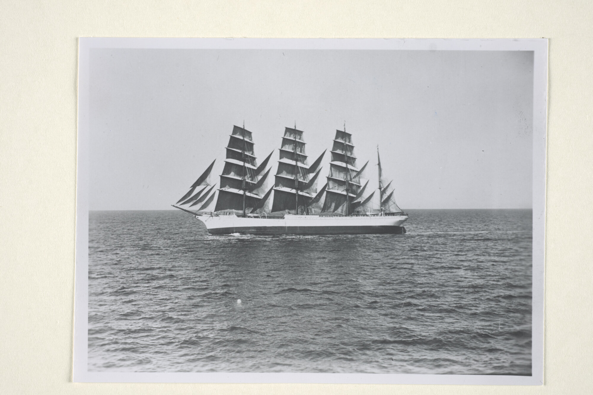 1997.1940; De Finse 4-mast bark Herzogin Cecilie (voormalige Norddeutscher Lloyd) onder zeil; foto