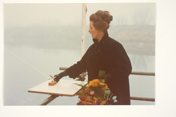 S.5219(12)0647; Kleurenfotos van de doopplechtigheid zwaar-transportschip ms. Happy [...]; fotoreportage