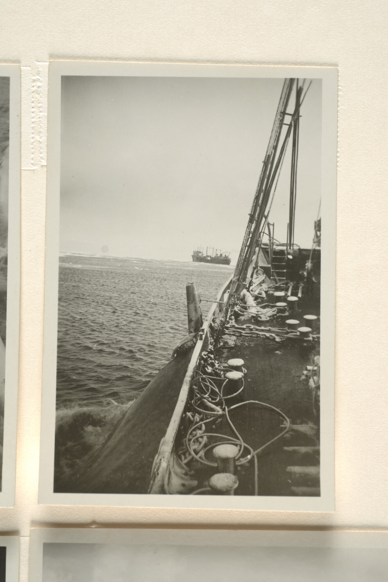 1996.0580; Fotoimpressies van de walvisverwerking en leven aan boord van het walvismoederschip ms. Willem Barendsz (I); fotoreportage