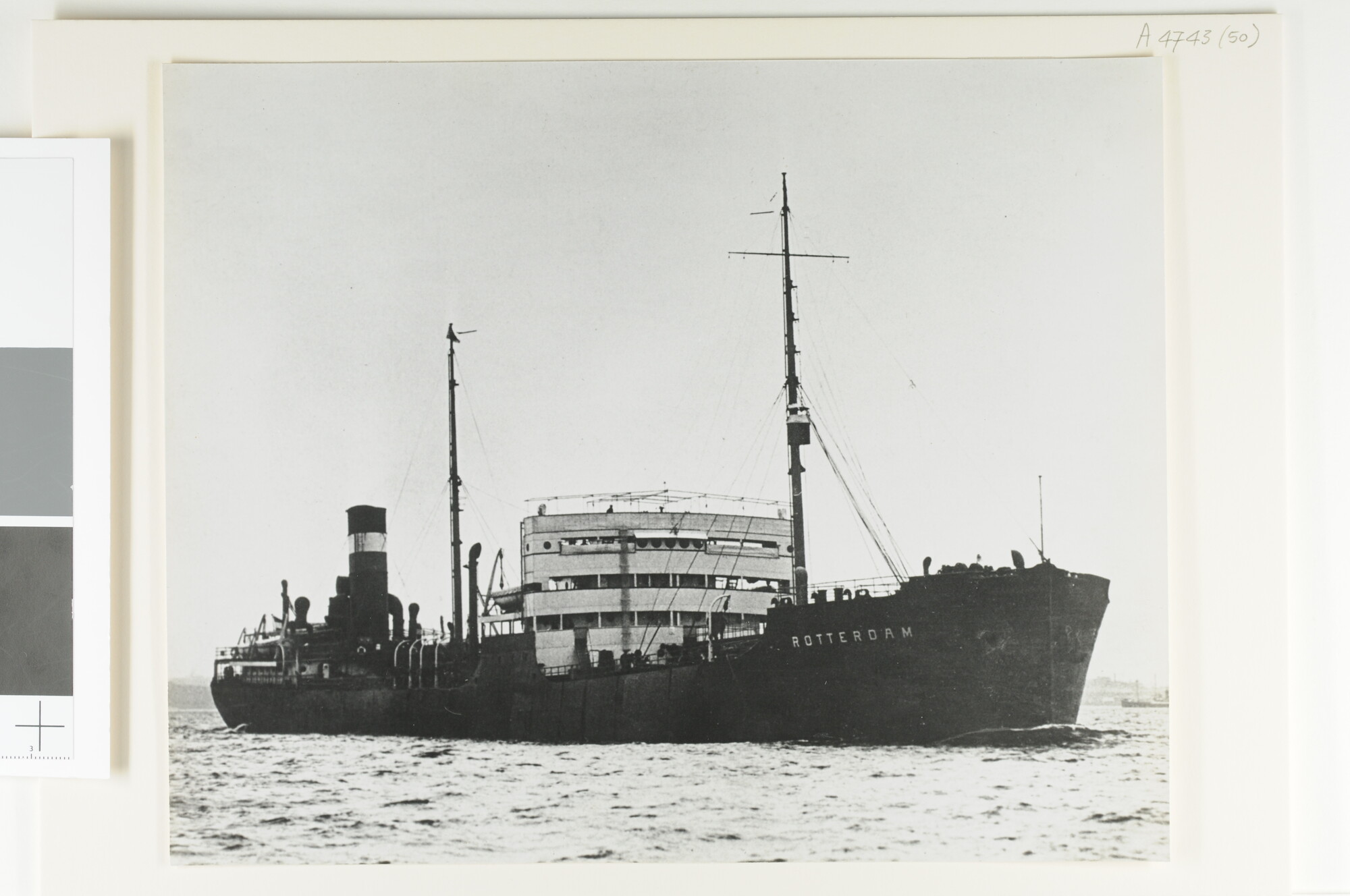 A.4743(50); De tanker ms. 'Rotterdam' van de Petroleum Industrie Maatschappij te Den Haag; foto