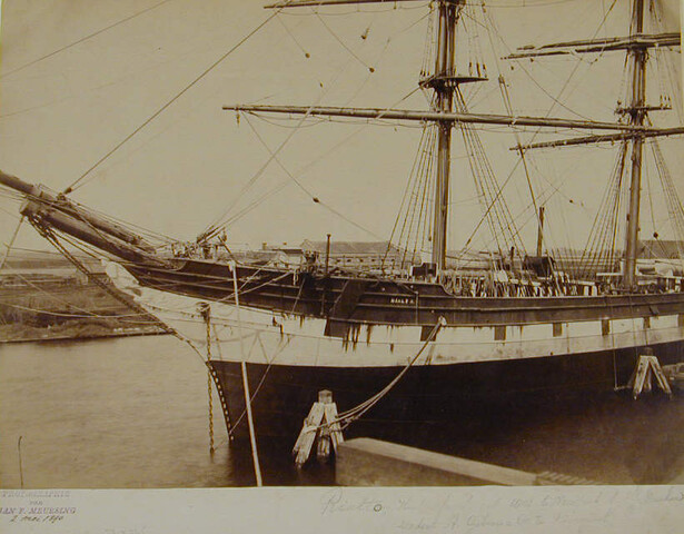 S.1156(06)333; Het voorschip (bakboord) van het houten 3-mast fregat 'Rialto' [gebouwd in 1881 op de werf van J. Nesher te Newport voor A. Gibson & Co; foto