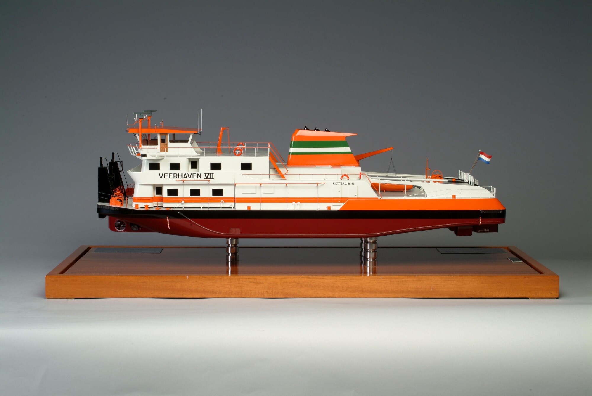 2000.5602; Model van de duwboot Veerhaven VII; scheepsmodel