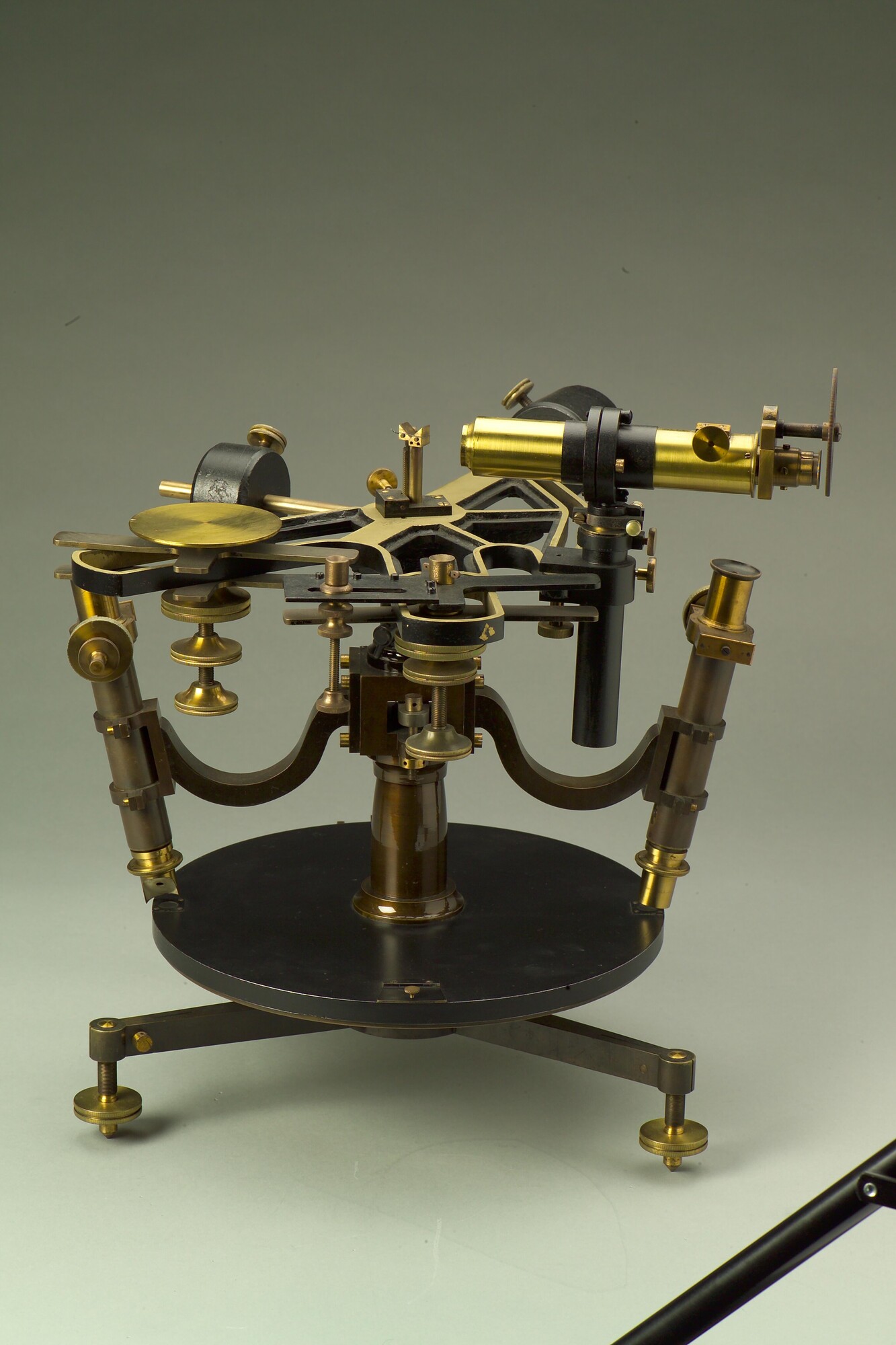 RB.0748(25); Collimator voor de keur van sextanten, met bijbehorende tafel; collimator