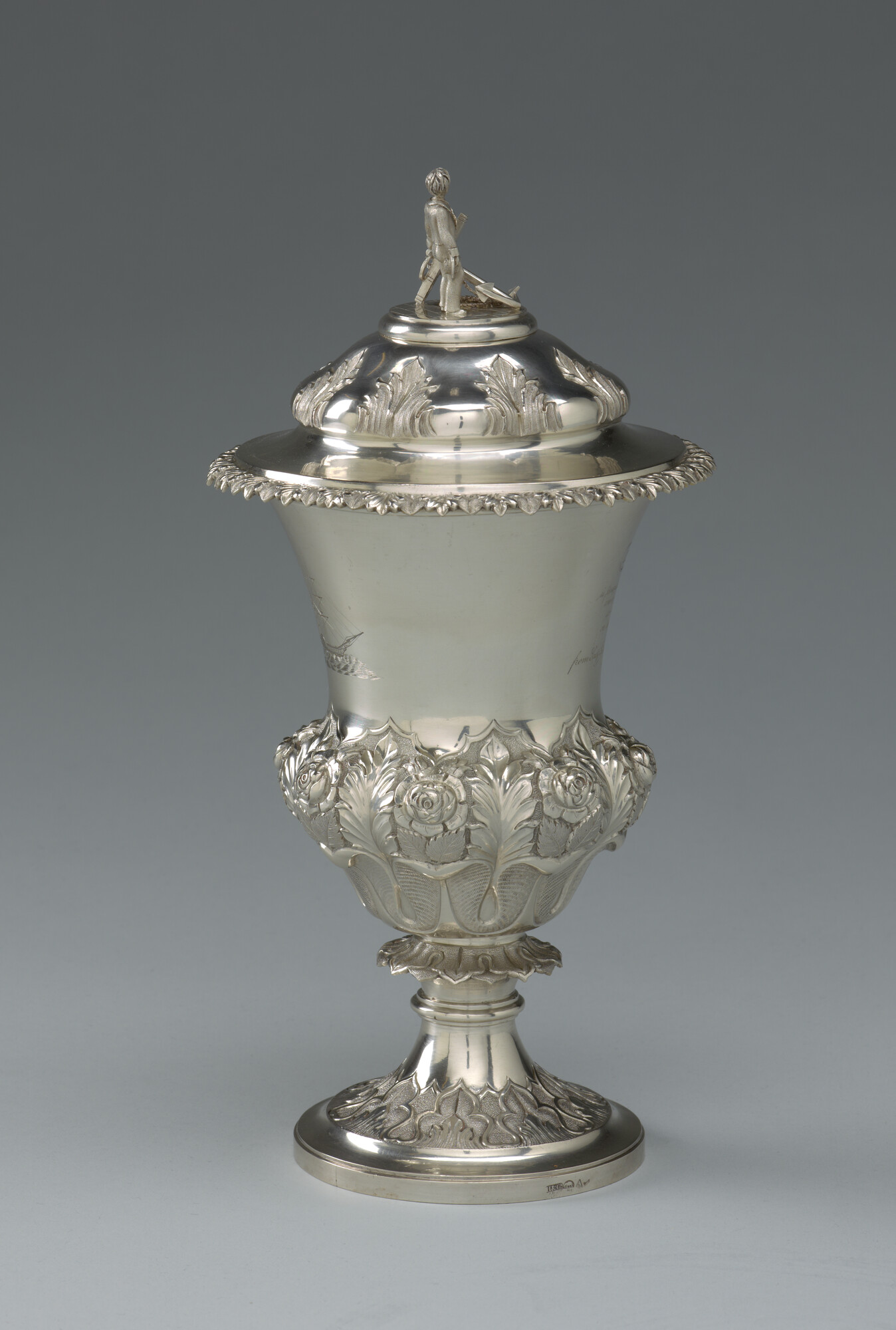 S.0870(01); Zilveren beker met deksel, aangeboden aan kapitein P.M. Stavers; trofee (prijs)