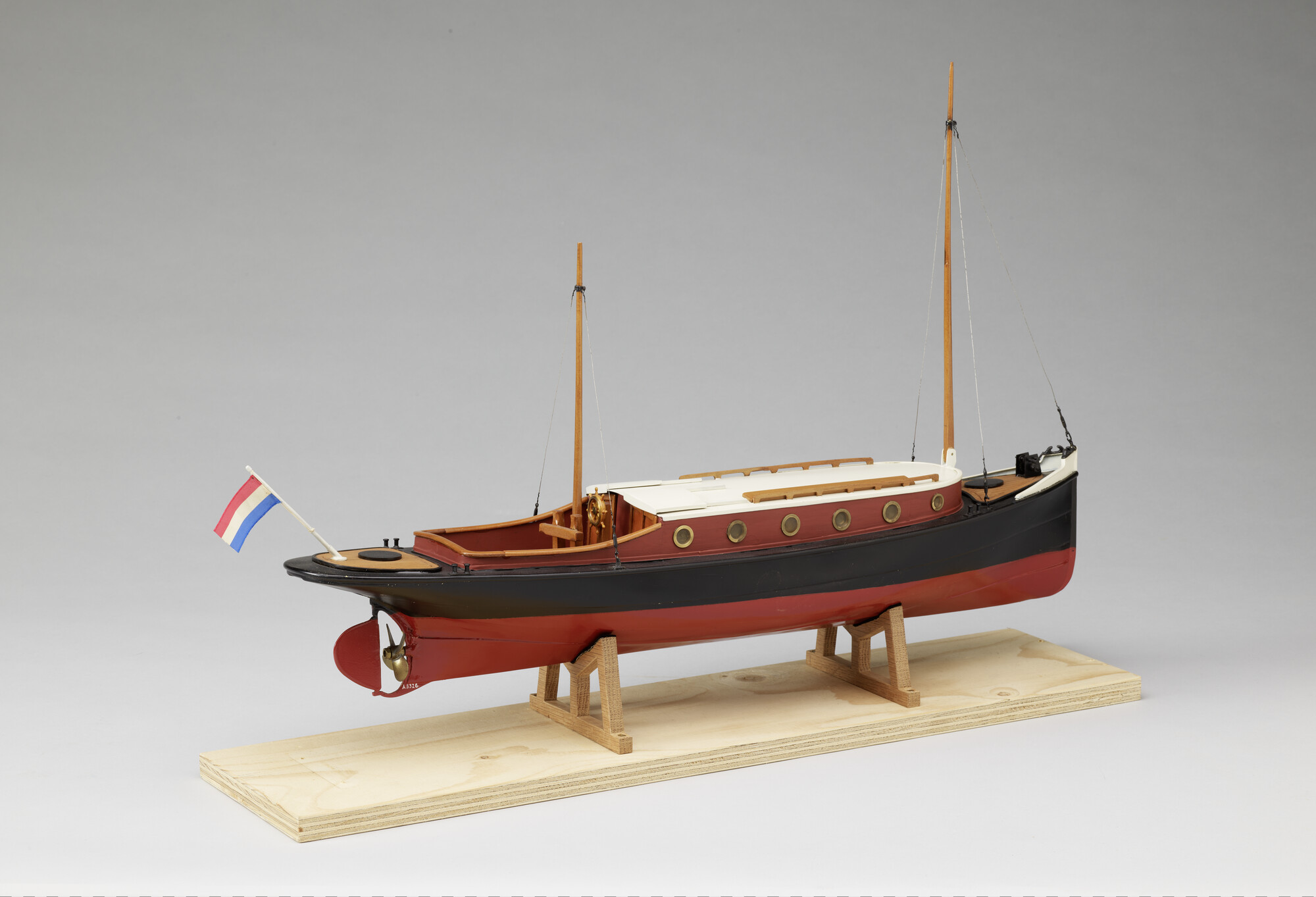 A.5326; Model van het directievaartuig Werf 't Kromhout 3; scheepsmodel