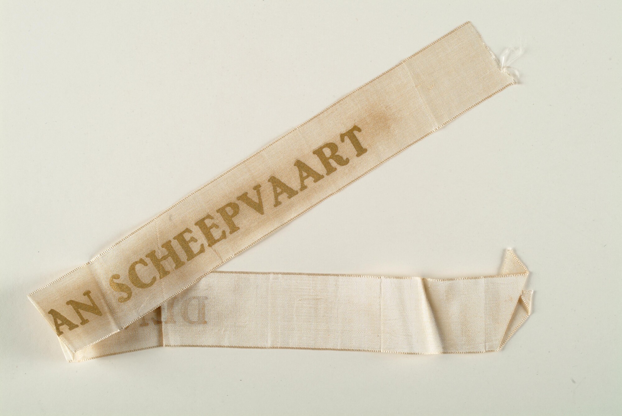 2004.5298; Lint met opdruk "DIENST VAN SCHEEPVAART"; lint