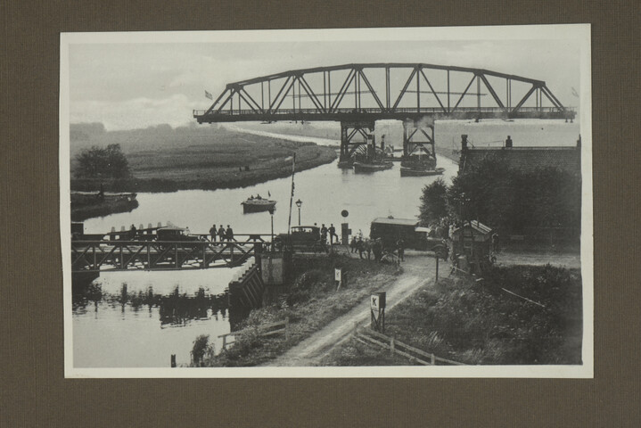 2001.1755; Omslag met vele foto's en knipsels van meest bergingsactiviteiten door Reederij v/h Gebroeders Goedkoop te Amsterdam in de periode 1929 / 1949; omslag