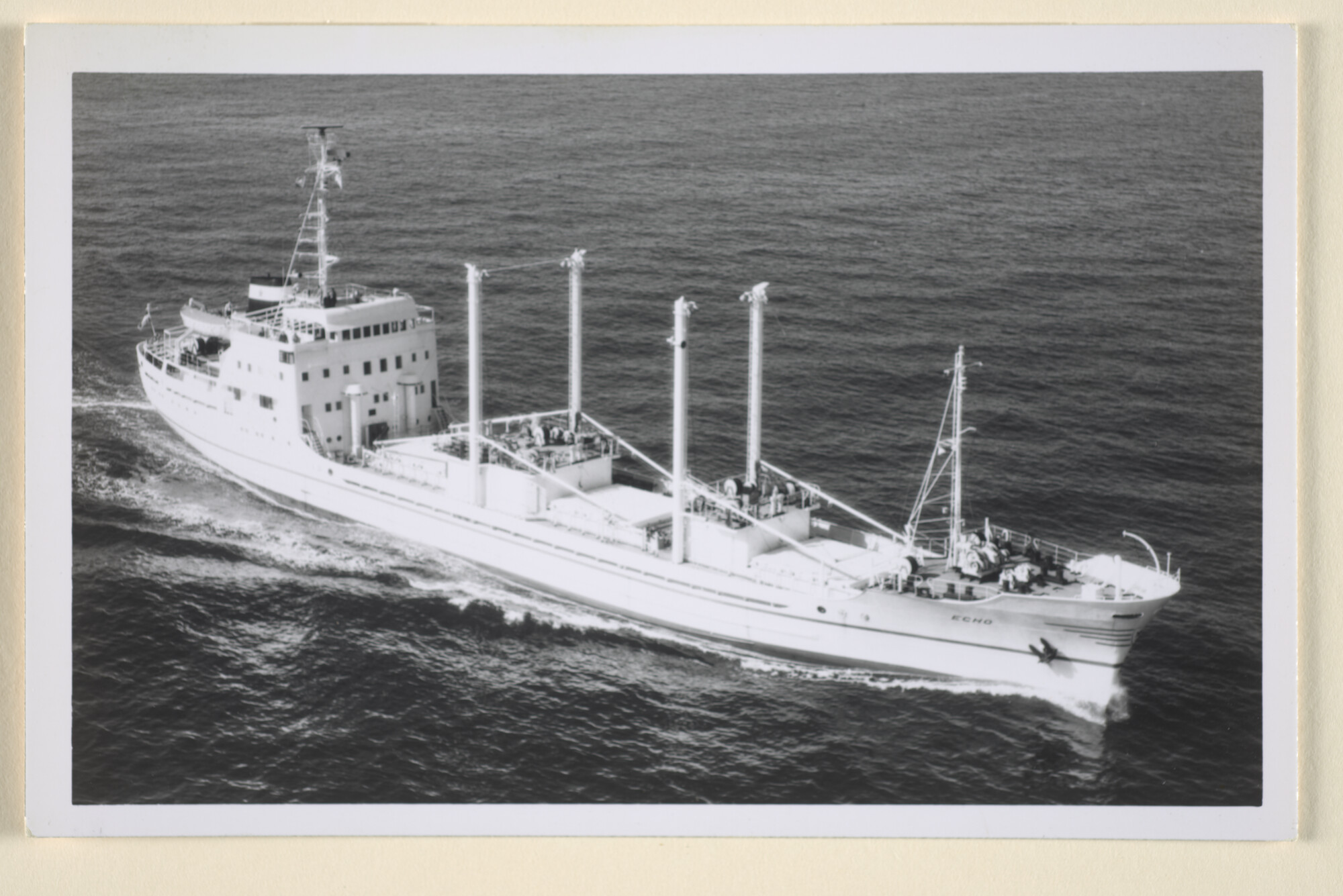 1996.0936; Een luchtfoto van het koelschip ms. Echo van de Maatschappij Vriesvaart [...]; foto