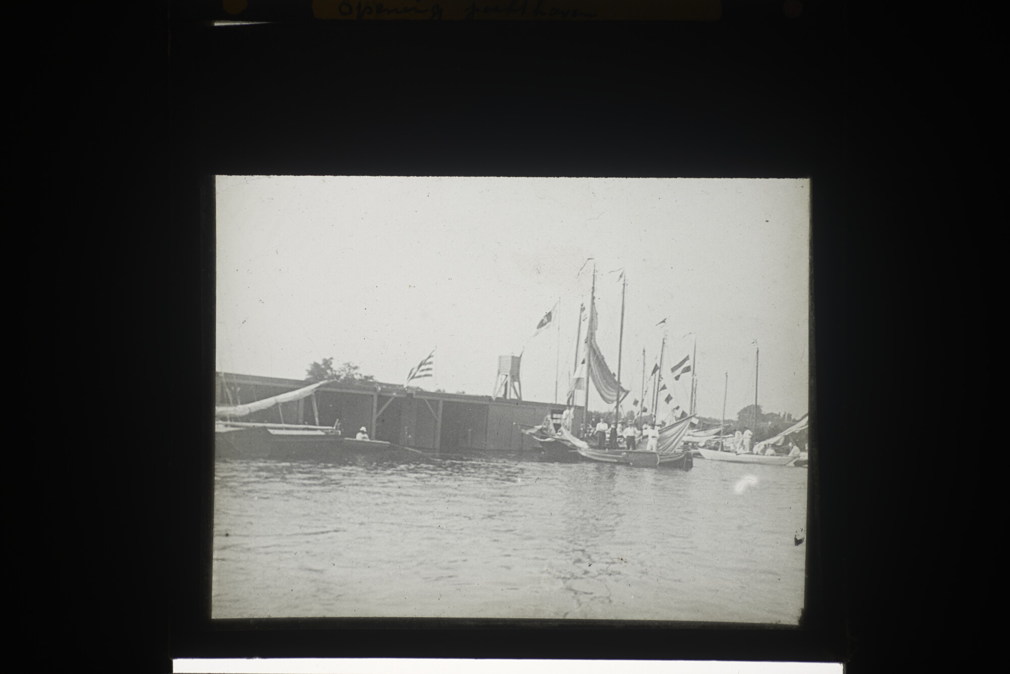 2014.0606; Vijftig lantaarnplaatjes met afbeeldingen van de Nederlandse watersport 1900-1935; lantaarnplaatje