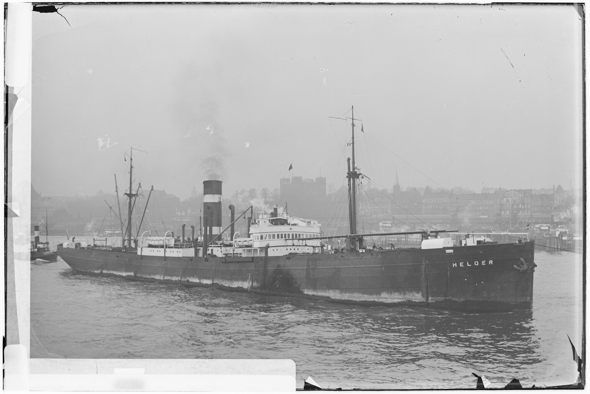 2018.1247; Glasnegatief van het vrachtschip Helder (Nederland,1920); glasnegatief