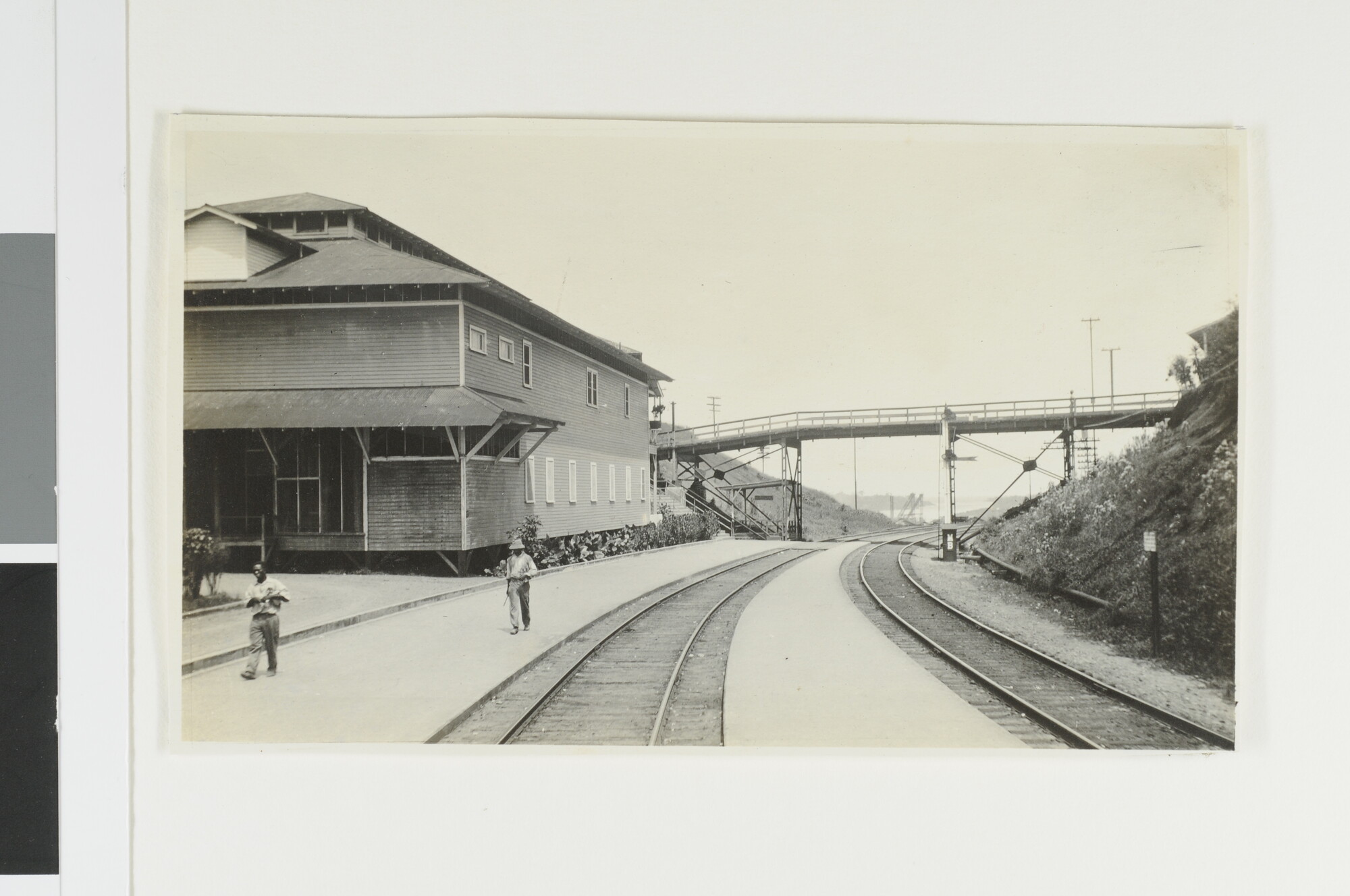 S.1422(01); Het Panamakanaal: het spoorwegstation bij Gatun, circa 1913; foto