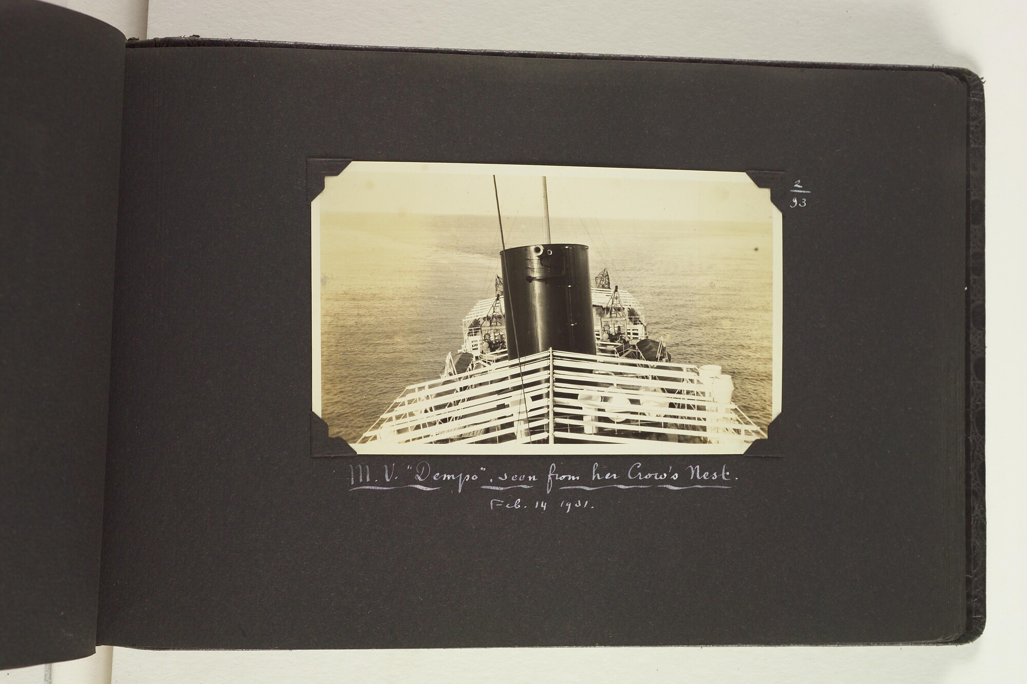 S.6156(06)l; Fotoalbum l) uit een serie van veertien uit de Collectie Job over zijn reizen met ss. 'Stuyvesant' en 'Venezuela' van de KNSM [...]; fotoalbum