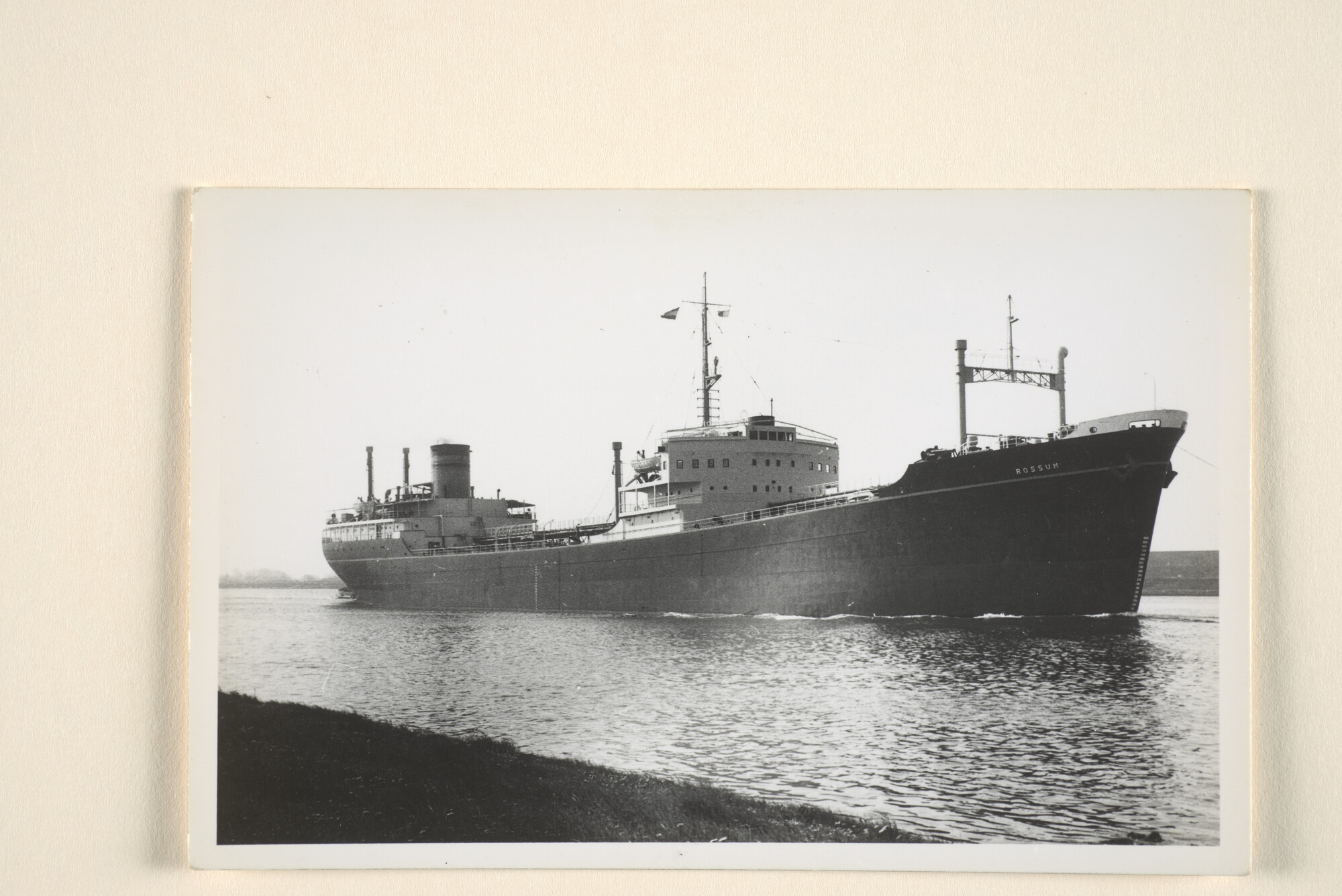 1995.6997; De tanker ts. Rossum (ex- Hilversum) van de NV; foto