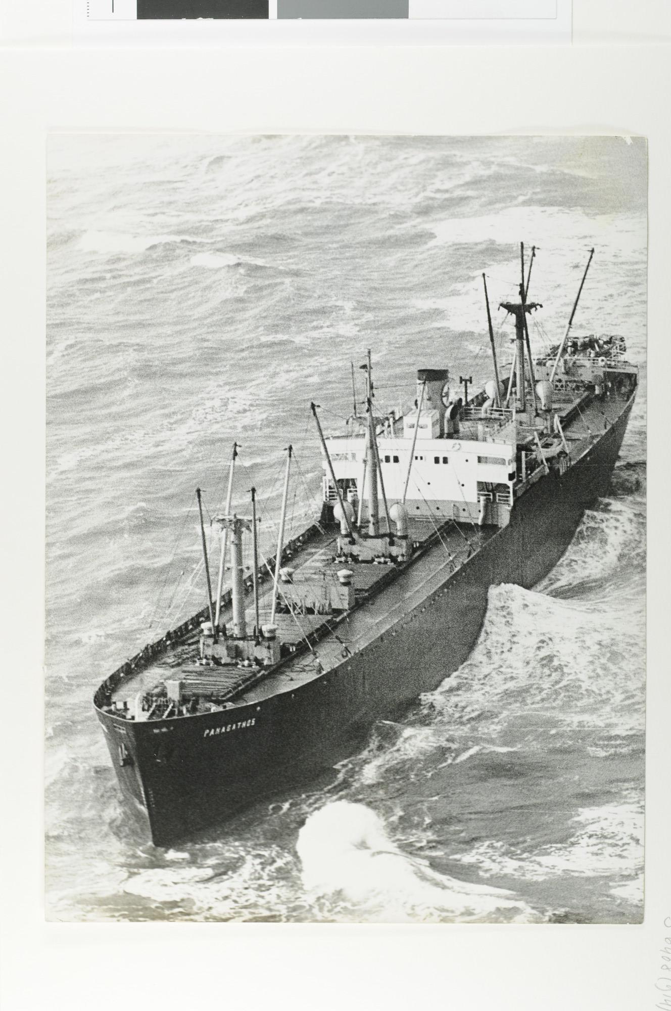 S.6408(0914); Luchtfoto van het op het Bornrif gestrande Griekse vrachtschip [...]; foto