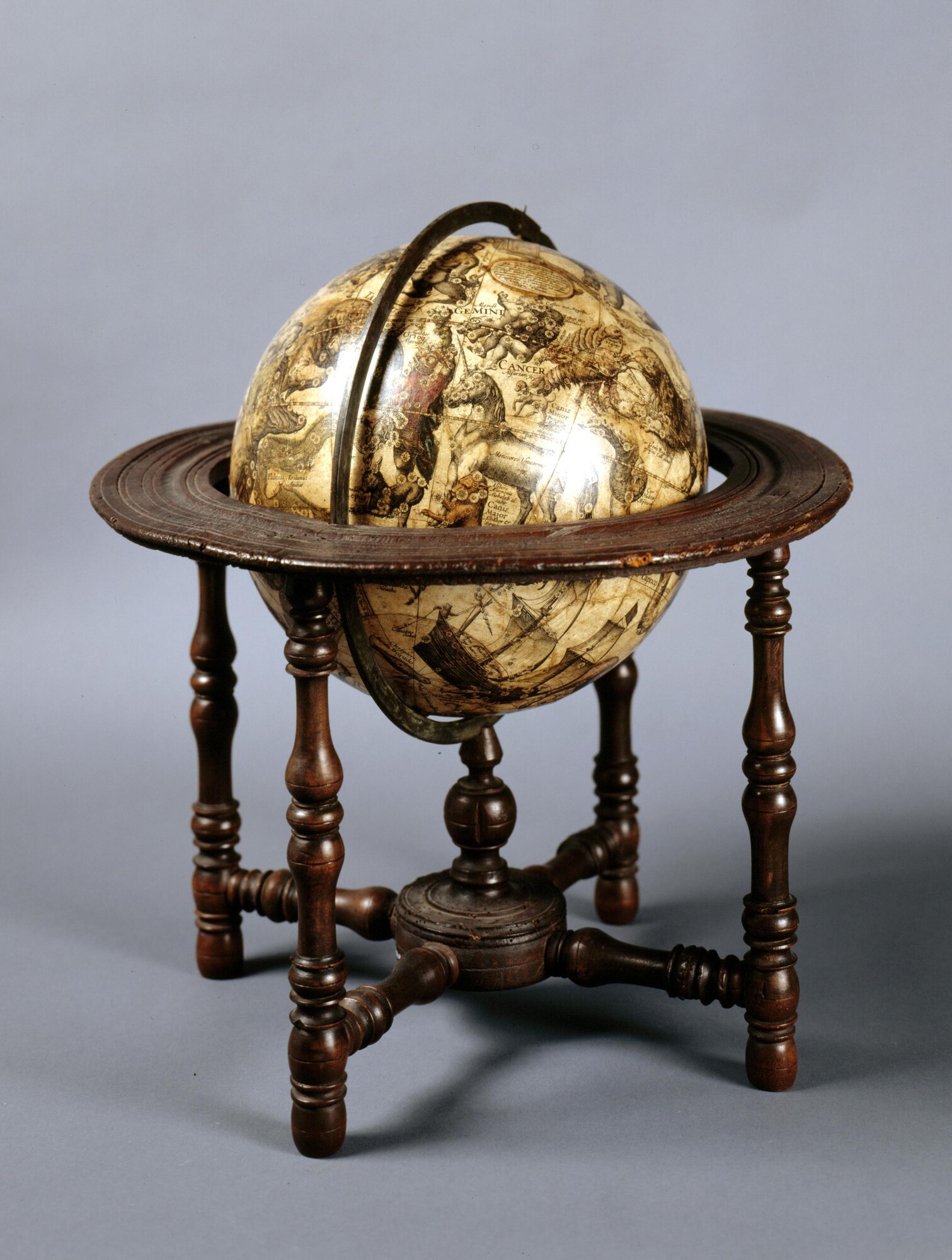 A.3084; Hemelglobe van 26,5 cm. in doorsnede door Petrus Plancius, circa 1625; globe