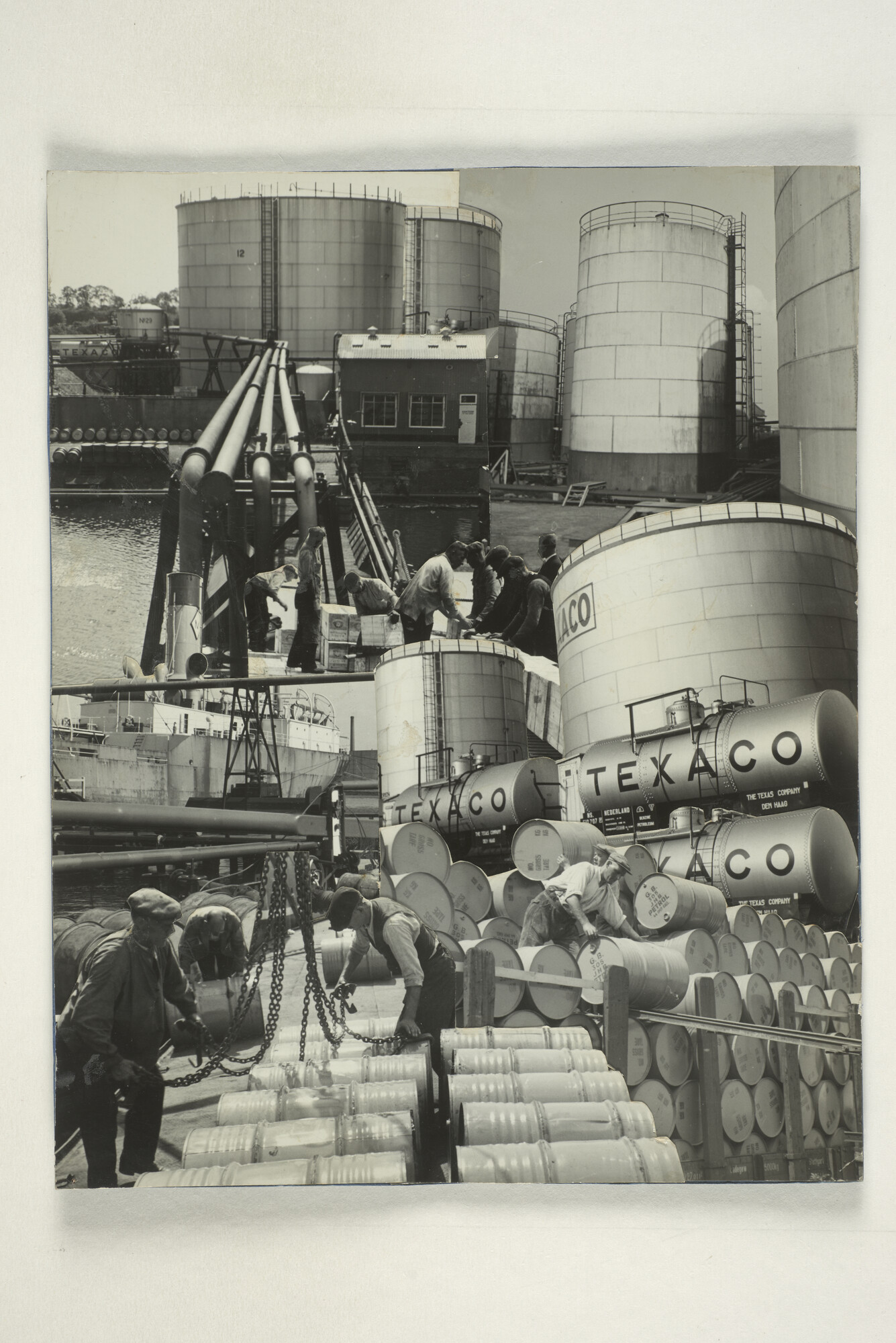1998.1715 a; Collage met foto's gemaakt in de haven van Amsterdam, omstreeks 1935; foto