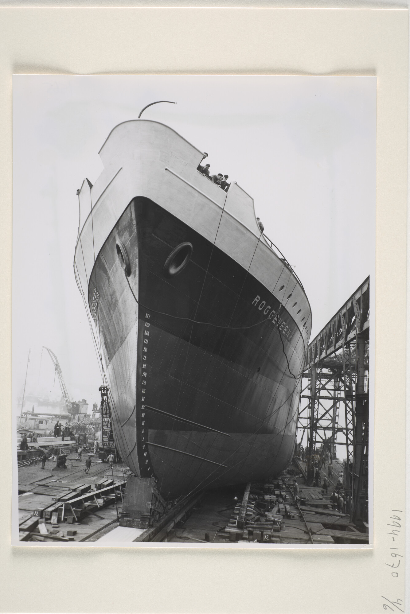 1994.1670; Foto's van de tewaterlating van ms. 'Roggeveen' bij NV; fotoreportage