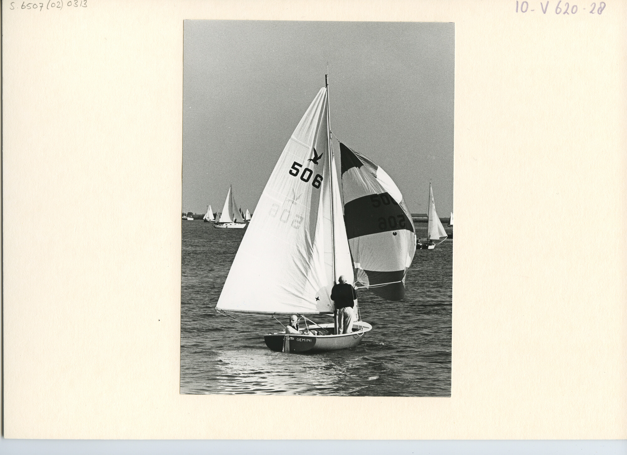 S.6507(02)0313.03; Zwart-wit foto van de Stern-klasse tijdens het Nederlands Kampioenschap 1967 op de Westeinderplassen bij weinig wind; foto