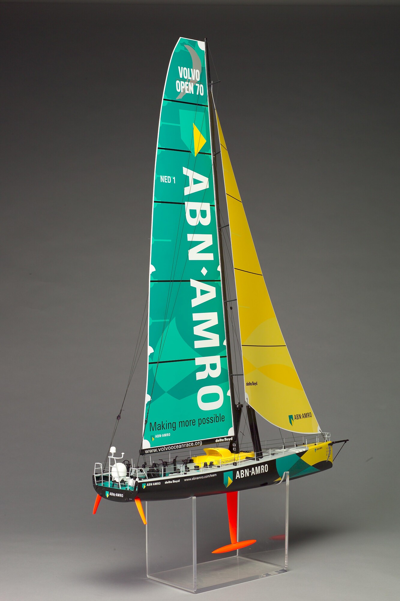 2006.0710; Model van de ABN AMRO ONE; scheepsmodel
