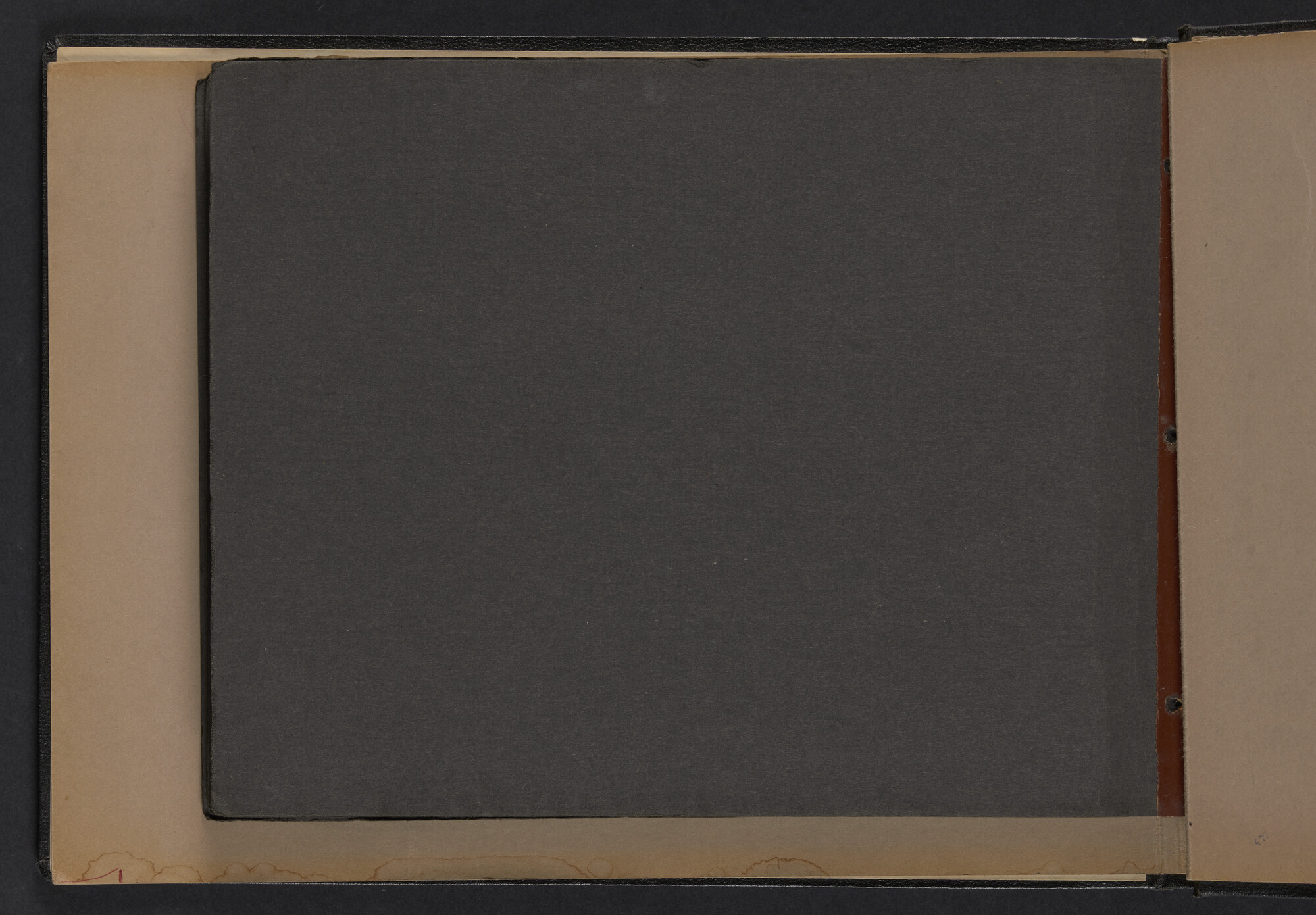 2021.0010; Fotoalbum van Joost Ossewaarde, radiotelegrafist, van reizen op diverse schepen van 1953 t/m 1958; fotoalbum