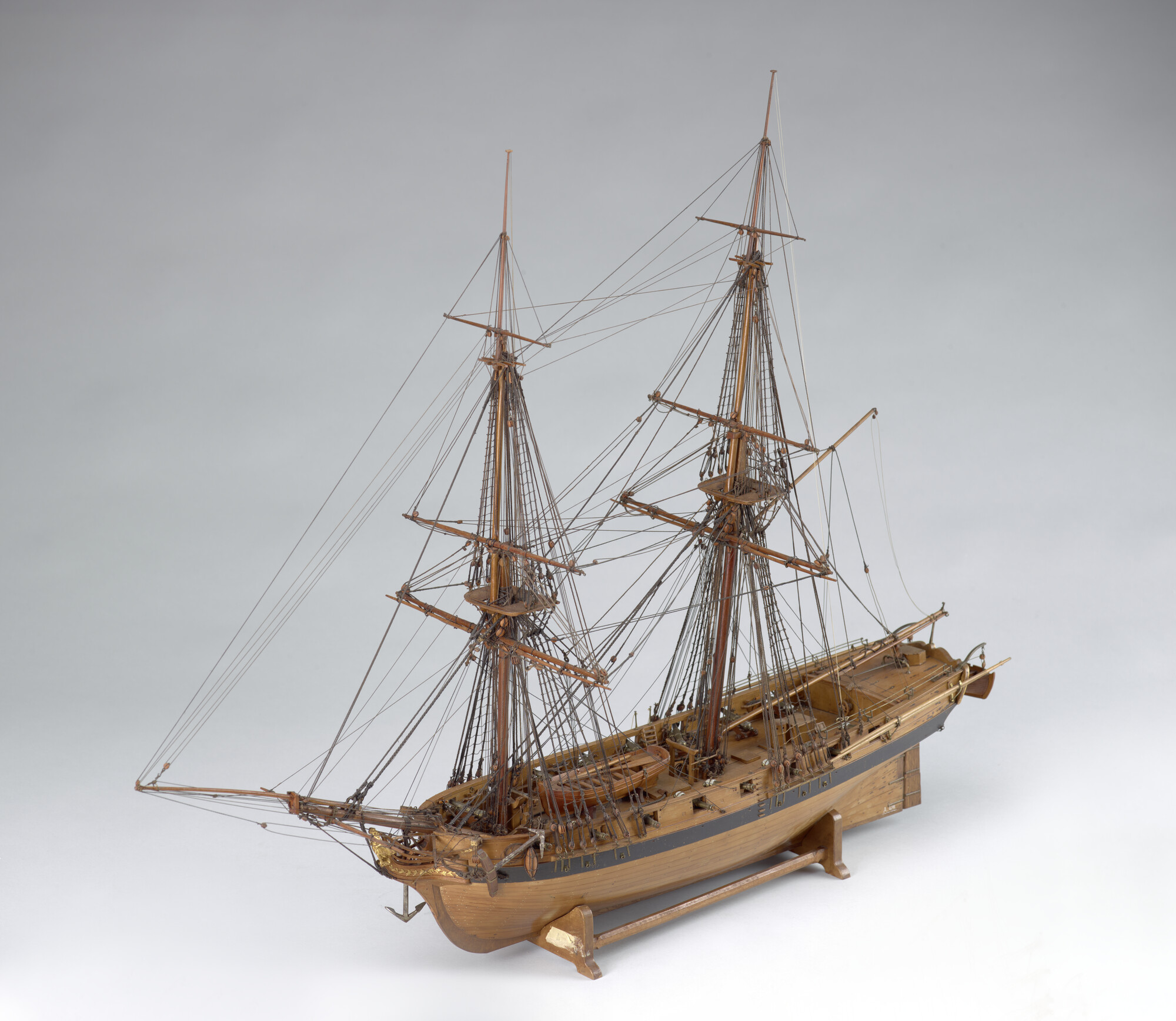 A.0470; Model van de brik Atalante van 16 stukken; scheepsmodel