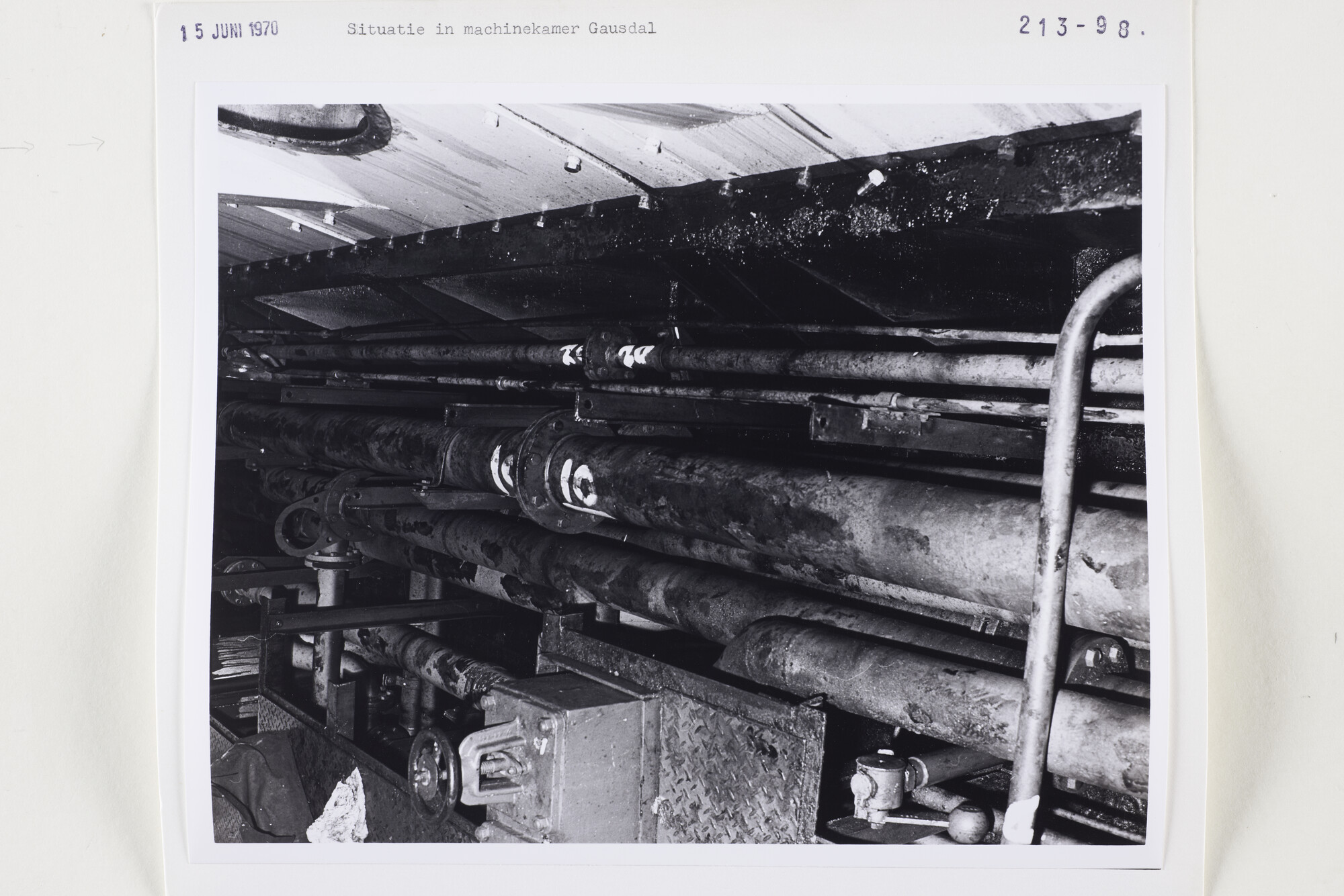 S.5444(5132)5; Situatiefoto van de toestand in de motorkamer van de Gausdal; foto