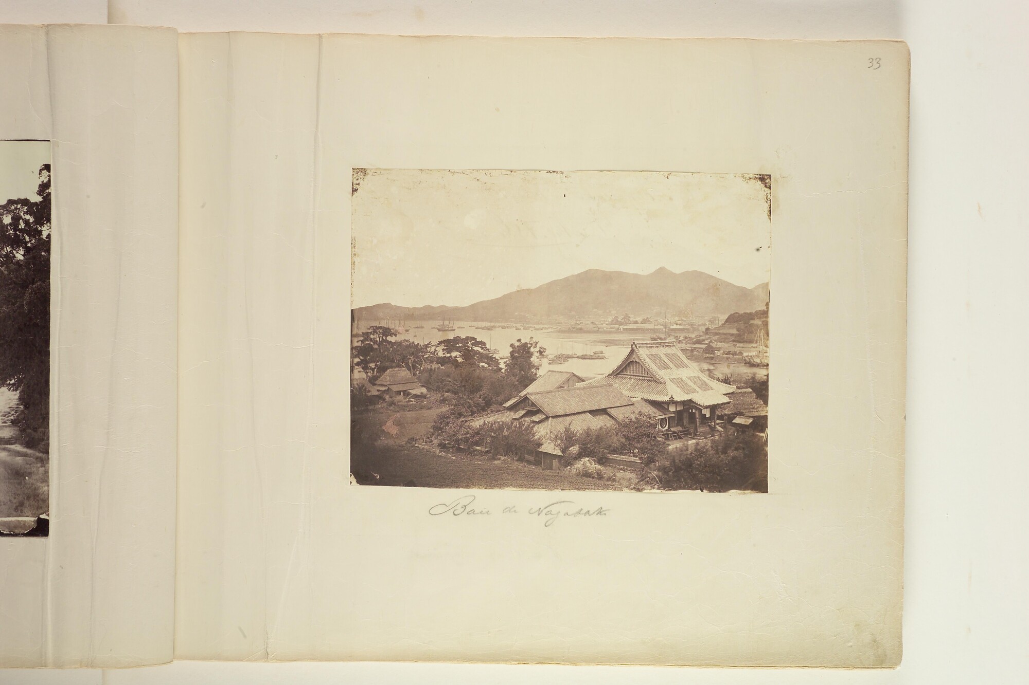 S.3628(02); Album nr. 1 uit een serie van drie van de Nederlandse consul in Japan Dirk de Graeff van Polsbroek; fotoalbum
