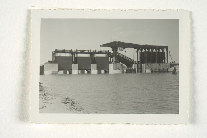 S.5219(12)0578; Foto's van de keersluis bij Kadoelen in de Noordoostpolder; fotoreportage