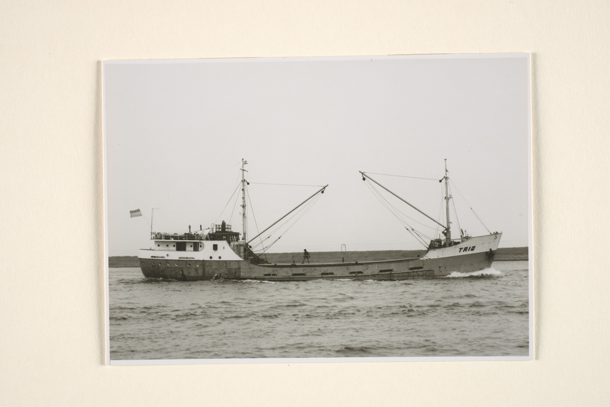 1996.2463; De coaster ms. Trio (ex- Betty Jean) van Z. & F. Boerema in Groningen [...]; foto