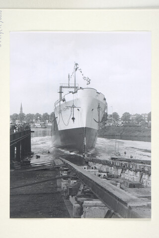 S.5219(12)0356; Foto's van de tewaterlating van het koelschip ms. 'Silver Comet', gebouwd op de langshelling van de ASM; fotoreportage