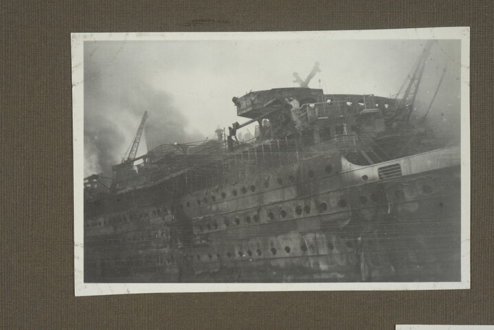 2001.1755; Omslag met vele foto's en knipsels van meest bergingsactiviteiten door Reederij v/h Gebroeders Goedkoop te Amsterdam in de periode 1929 / 1949; omslag