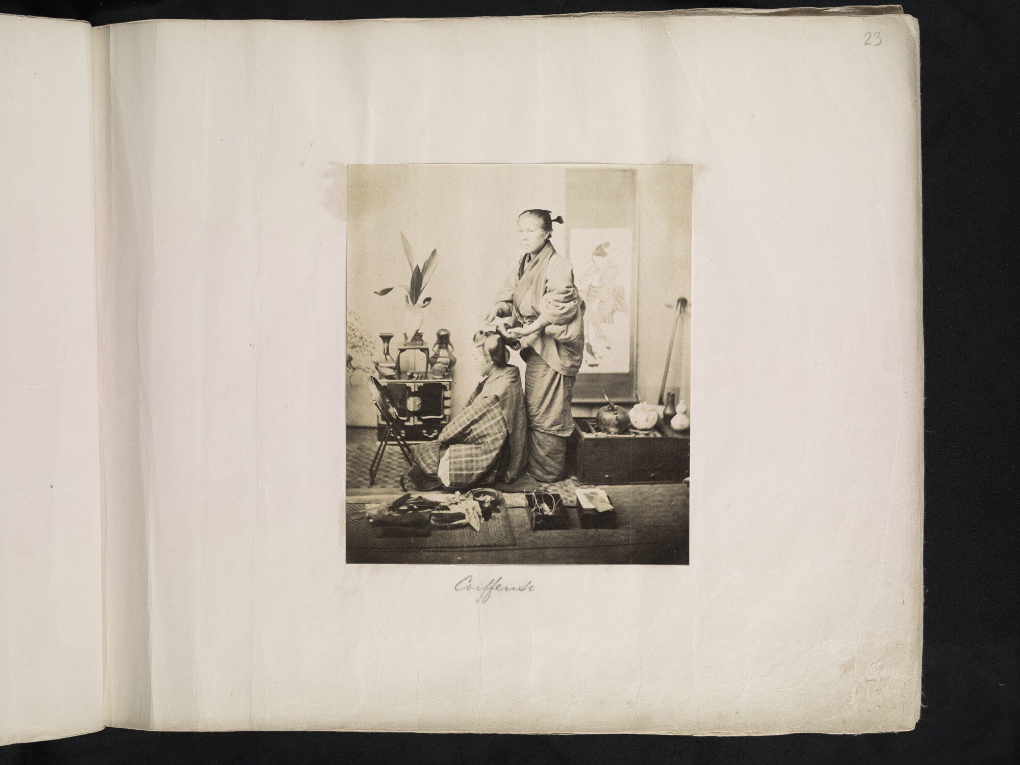 S.3628(02); Album nr. 1 uit een serie van drie van de Nederlandse consul in Japan Dirk de Graeff van Polsbroek; fotoalbum